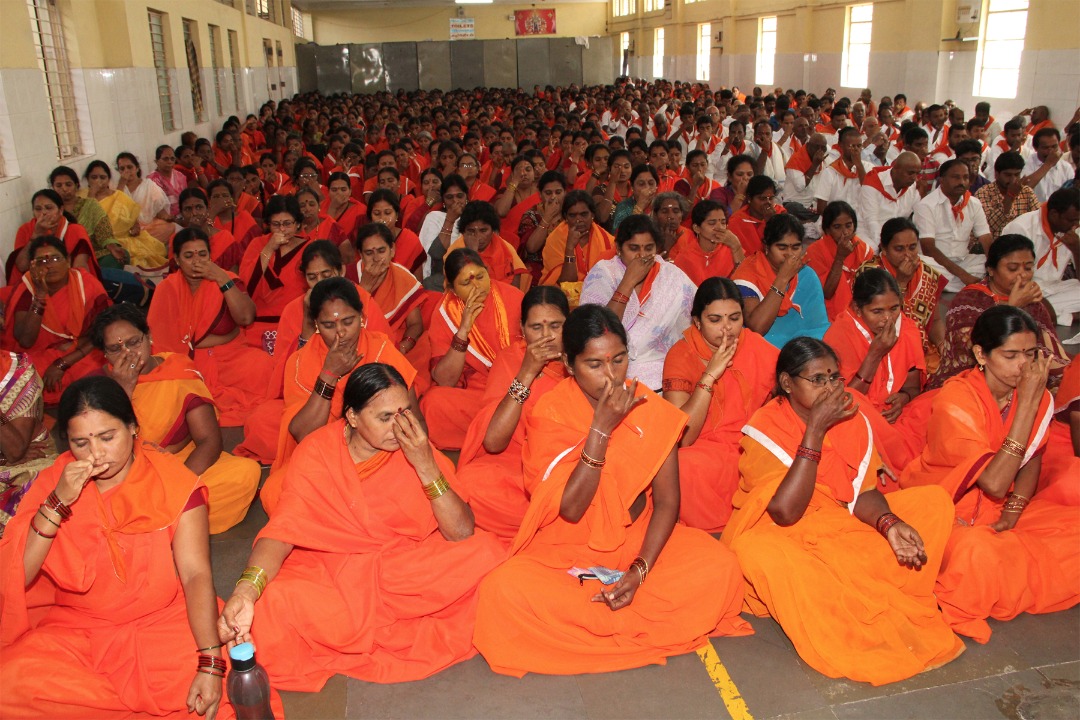 తిరుమలలో భారతీయ సంప్రదాయ వస్త్రధారణ - Tirumala Dress Code