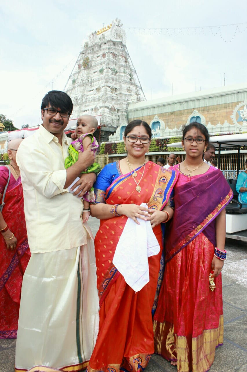 Actor Srinivas Reddy offered prayers at Tirumala with ...